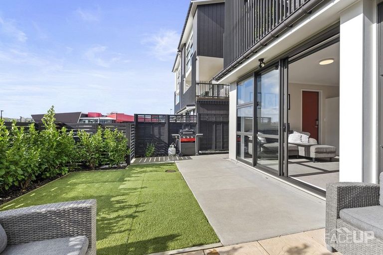 Photo of property in 22 Raranga Lane, Hobsonville, Auckland, 0616