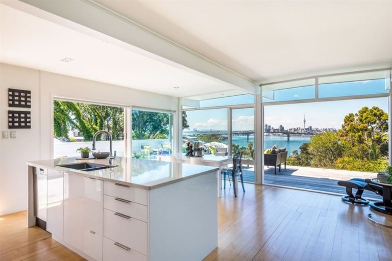 Photo of property in 24 Bridge View Road, Birkenhead, Auckland, 0626