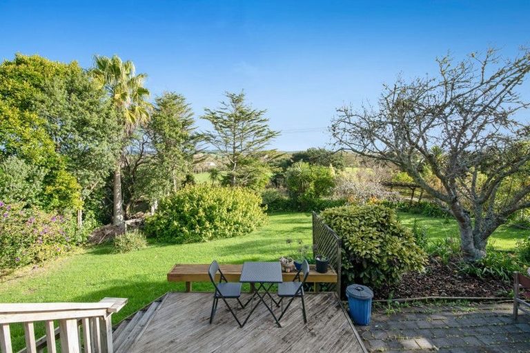 Photo of property in 2 Hand Road, Helensville, 0800