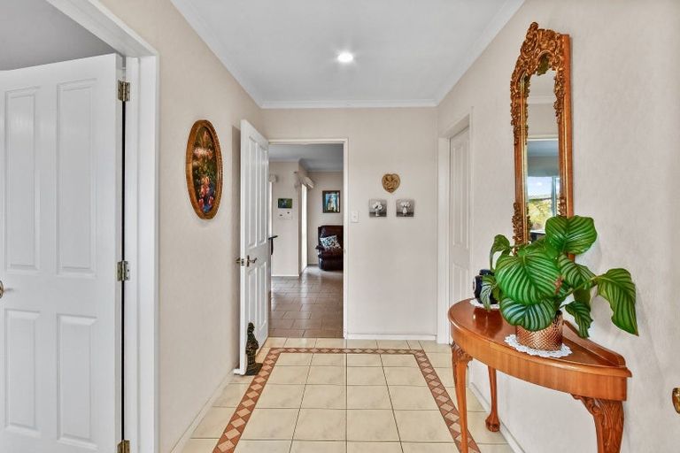 Photo of property in 15 Trossach Place, Wattle Downs, Auckland, 2103
