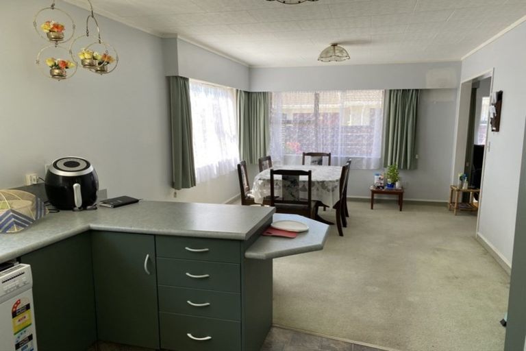 Photo of property in 16 Matai Place, Hawera, 4610