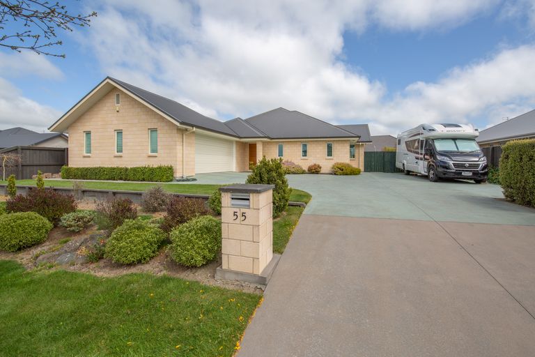 Photo of property in 55 Oakwood Drive, Rangiora, 7400