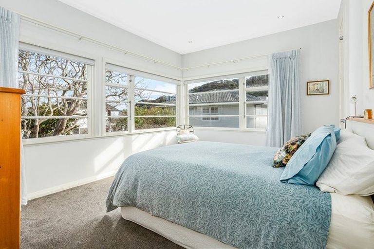 Photo of property in 33 Cheviot Road, Lowry Bay, Lower Hutt, 5013