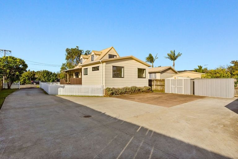 Photo of property in 6 Te Moau Avenue, Parakai, 0830