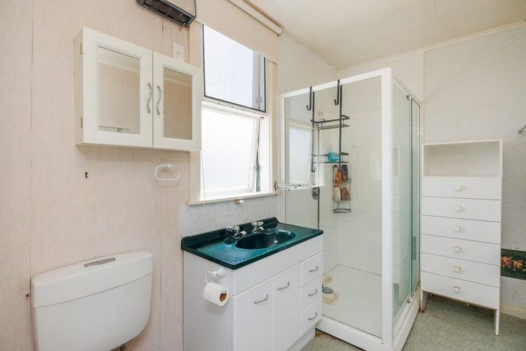 Photo of property in 30 Ngahina Street, Marton, 4710