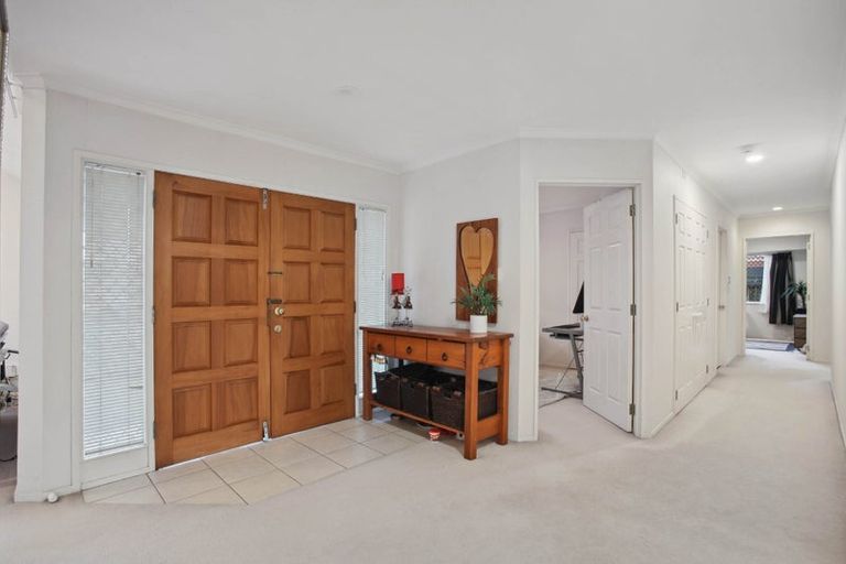 Photo of property in 8 Yarlside Place, Northpark, Auckland, 2013