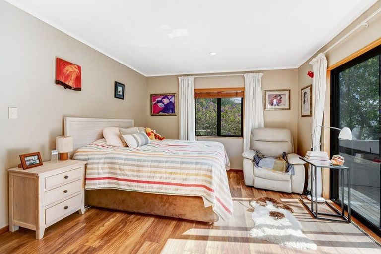 Photo of property in 59 Unsworth Drive, Unsworth Heights, Auckland, 0632