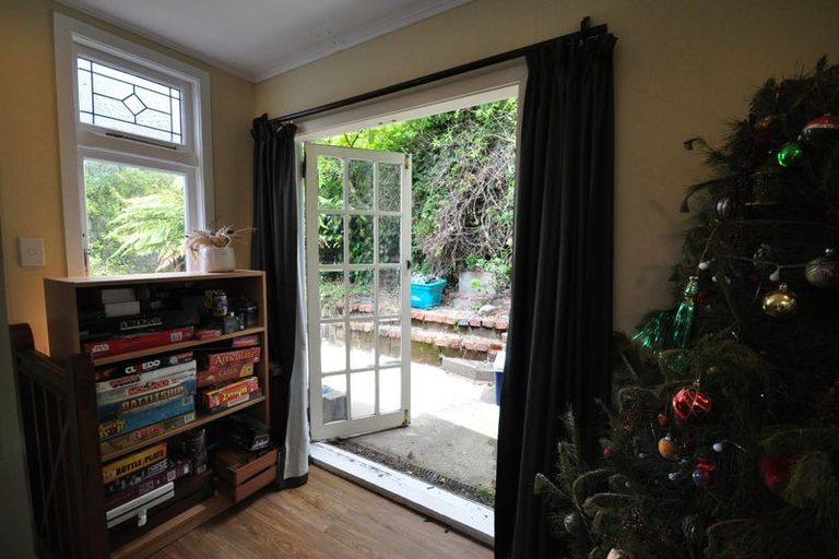 Photo of property in 140 Glenmore Street, Northland, Wellington, 6012