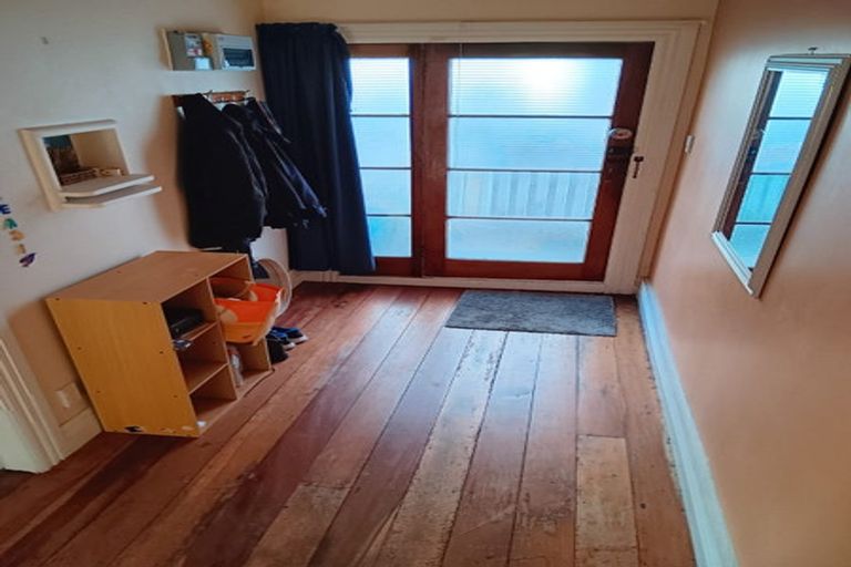 Photo of property in 23 Hawker Street, Mount Victoria, Wellington, 6011