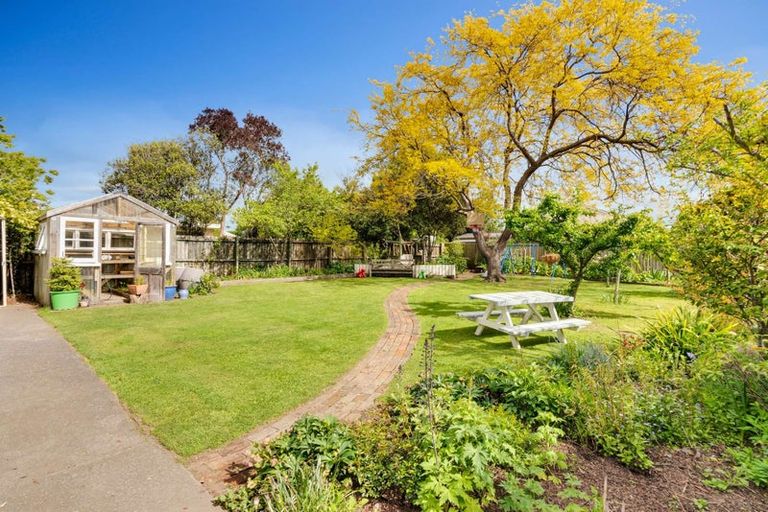 Photo of property in 10 Claxton Place, Saint Martins, Christchurch, 8022