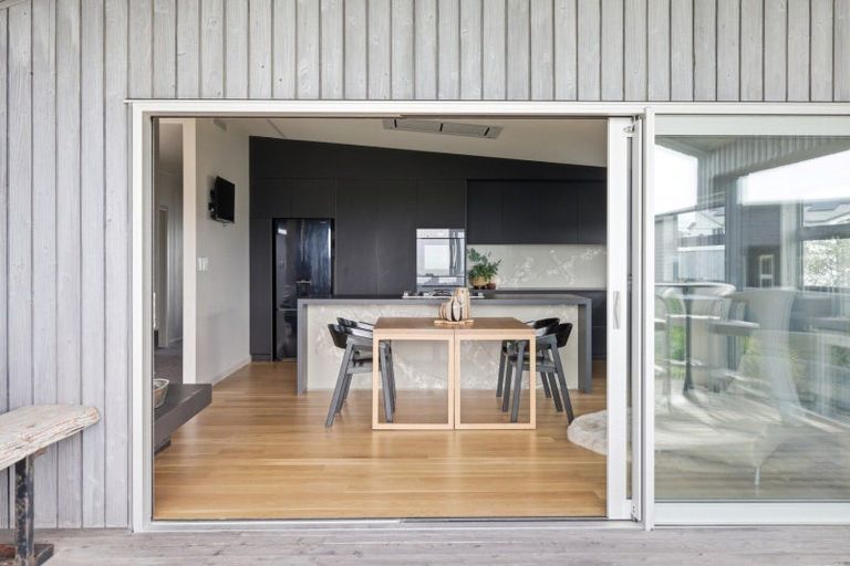 Photo of property in 1025 Papamoa Beach Road, Papamoa Beach, 3118