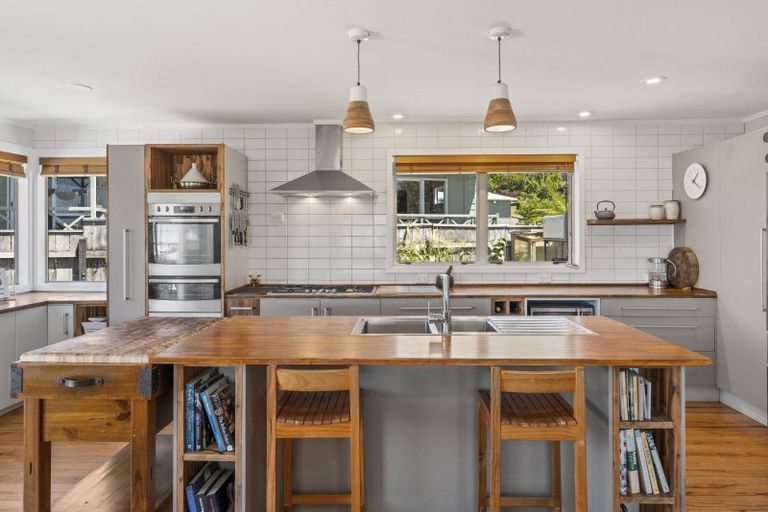 Photo of property in 17 Shera Street, Acacia Bay, Taupo, 3330