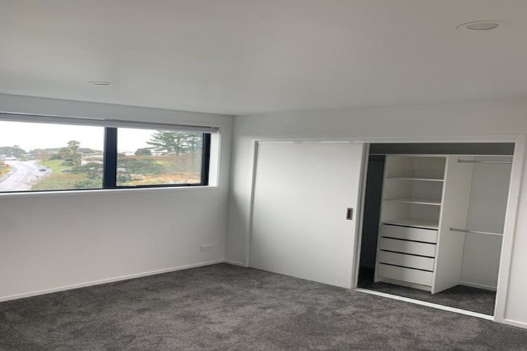 Photo of property in 1/2 Jadewynn Drive, Massey, Auckland, 0614