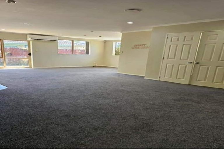 Photo of property in 12 Scotts Field Drive, Takanini, 2112