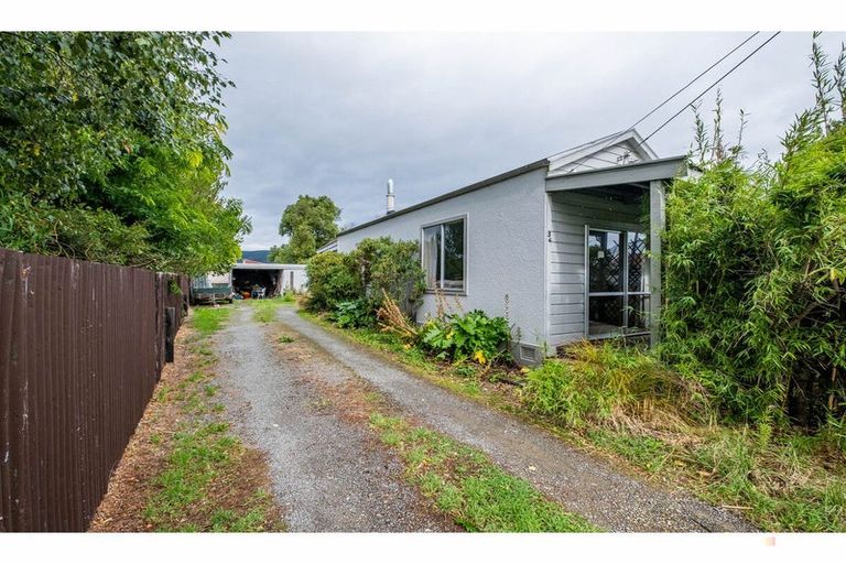 Photo of property in 35 Leonard Street, Waimate, 7924