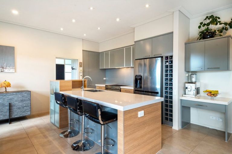 Photo of property in 31 Oakway Drive, Schnapper Rock, Auckland, 0632