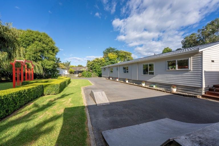Photo of property in 52 Nimmo Avenue West, Waikanae, 5036