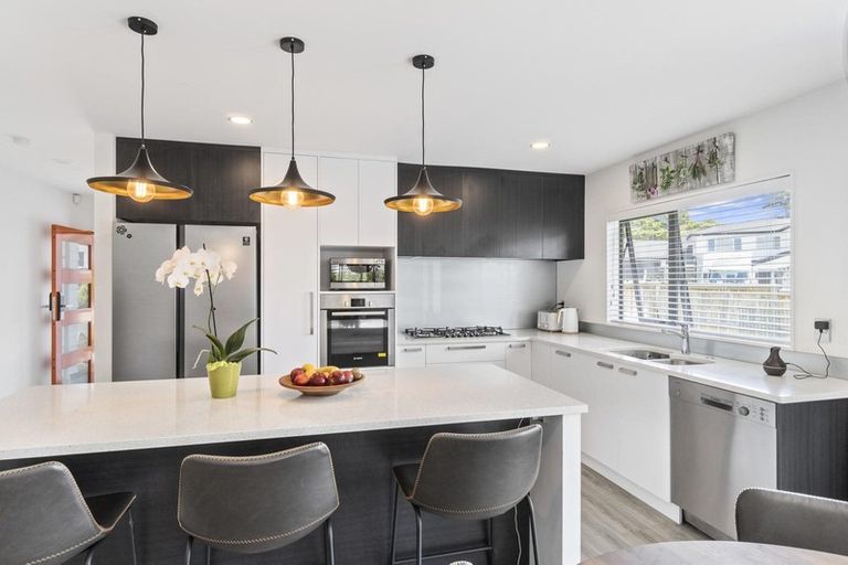 Photo of property in 6 Dida Park Drive, Kumeu, 0810