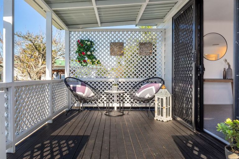 Photo of property in 2 Graham Avenue, Te Atatu Peninsula, Auckland, 0610