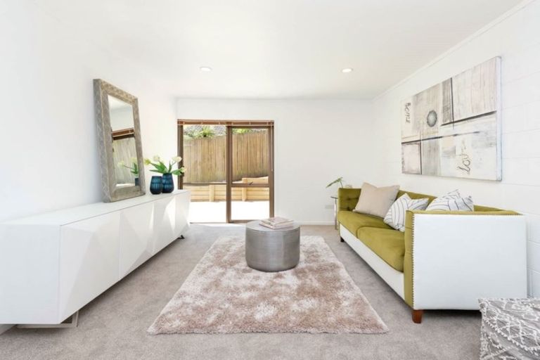 Photo of property in 9 Lastel Place, Shelly Park, Auckland, 2014