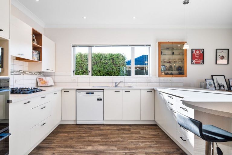 Photo of property in 15 Sutton Place, Dallington, Christchurch, 8061