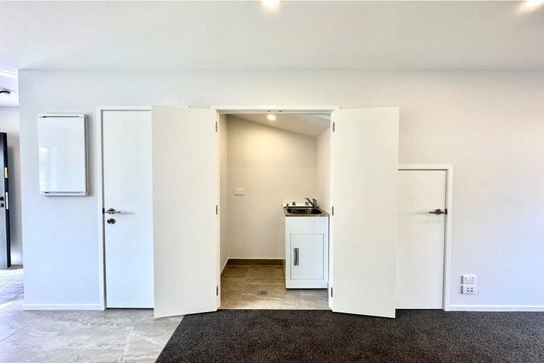 Photo of property in 4/8 Valron Road, Te Atatu South, Auckland, 0602