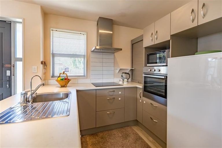 Photo of property in 27 Wilsons Road South, Saint Martins, Christchurch, 8022