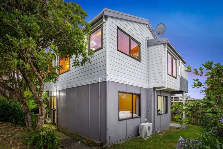 Photo of property in 58b William Bayes Place, Red Beach, 0932