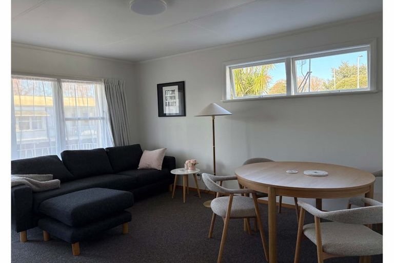Photo of property in 2 Te Awe Awe Court, Hokowhitu, Palmerston North, 4410