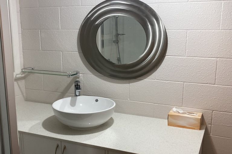 Photo of property in 7 Martin Crescent, Northcote, Auckland, 0627