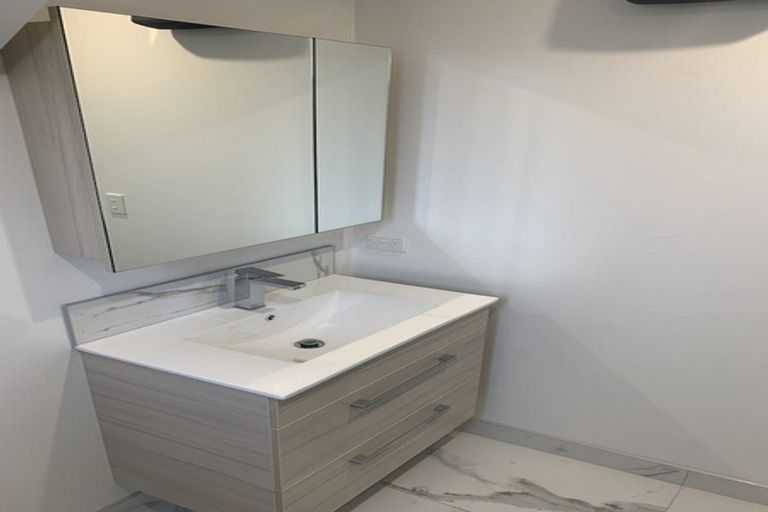 Photo of property in 1/2 Jadewynn Drive, Massey, Auckland, 0614