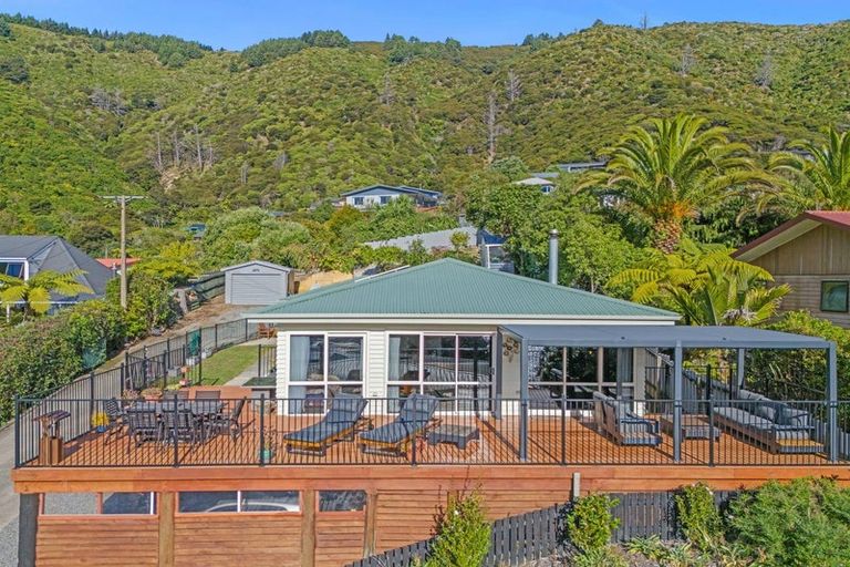 Photo of property in 374a Waikawa Road, Waikawa, Picton, 7220