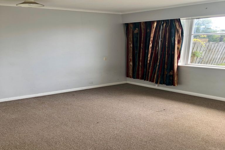 Photo of property in 17 Eastglen Road, Glen Eden, Auckland, 0602