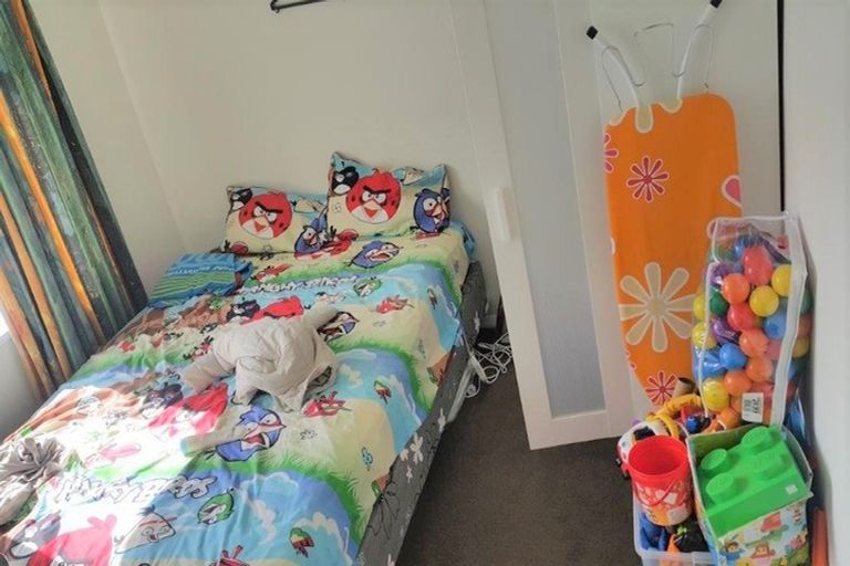 Photo of property in 43 Lyndfield Lane, Newlands, Wellington, 6037