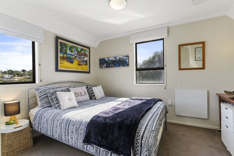 Photo of property in 2/15 Eastwood Rise, Browns Bay, Auckland, 0630