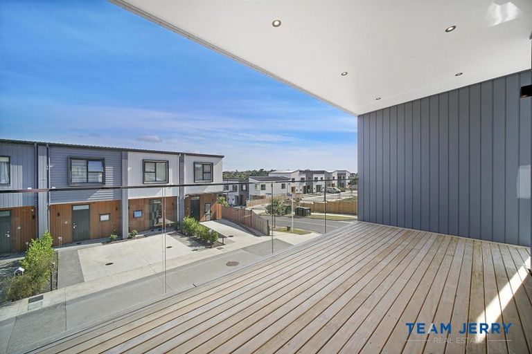 Photo of property in 1 Heketara Way, Massey, 0614