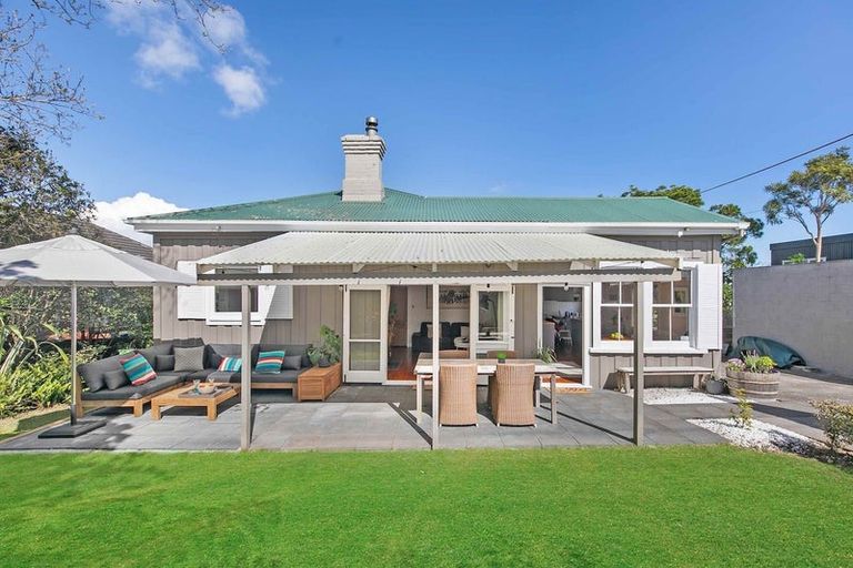 Photo of property in 229 Eskdale Road, Birkenhead, Auckland, 0626