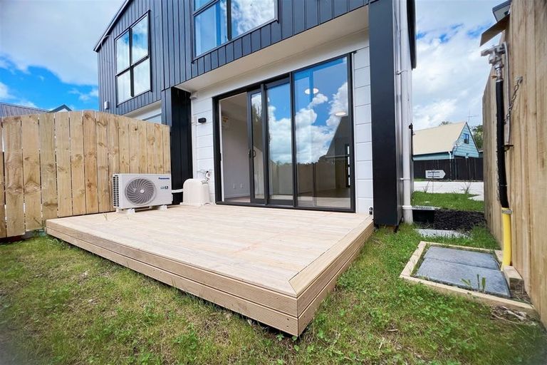 Photo of property in 10d Sunward Rise, Glenfield, Auckland, 0629