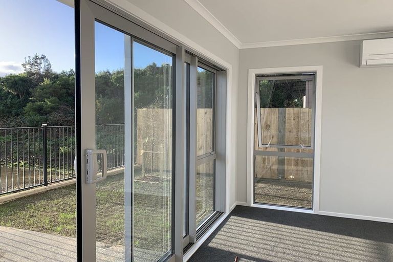 Photo of property in 28 Koru Loop, Paraparaumu, 5032