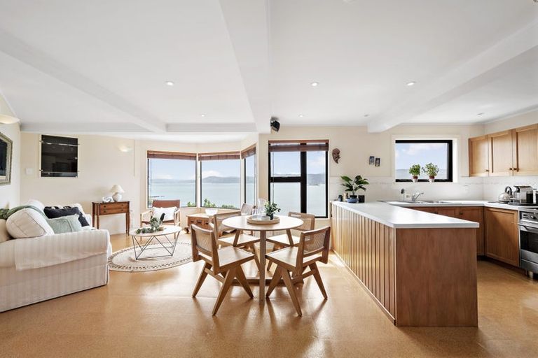 Photo of property in 38 Napier Street, Karaka Bays, Wellington, 6022