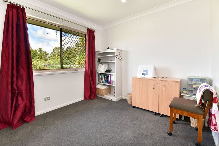 Photo of property in 31 Cabeleigh Drive, Helensville, 0800