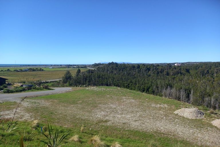 Photo of property in 1 Takutai Terrace, Ruatapu, 7883