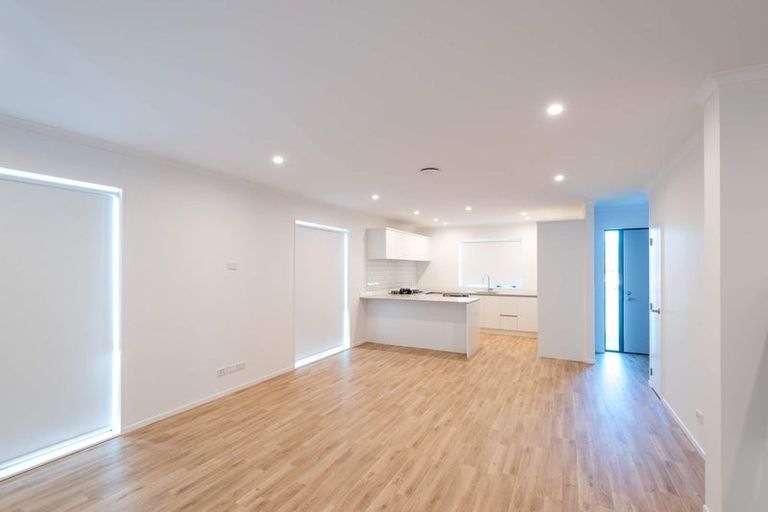 Photo of property in 9 Waituarua Drive, Takanini, 2112