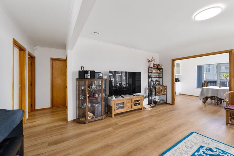 Photo of property in 57 Divich Avenue, Te Atatu South, Auckland, 0610