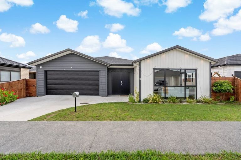 Photo of property in 26 Koroheke Road, Takanini, 2110