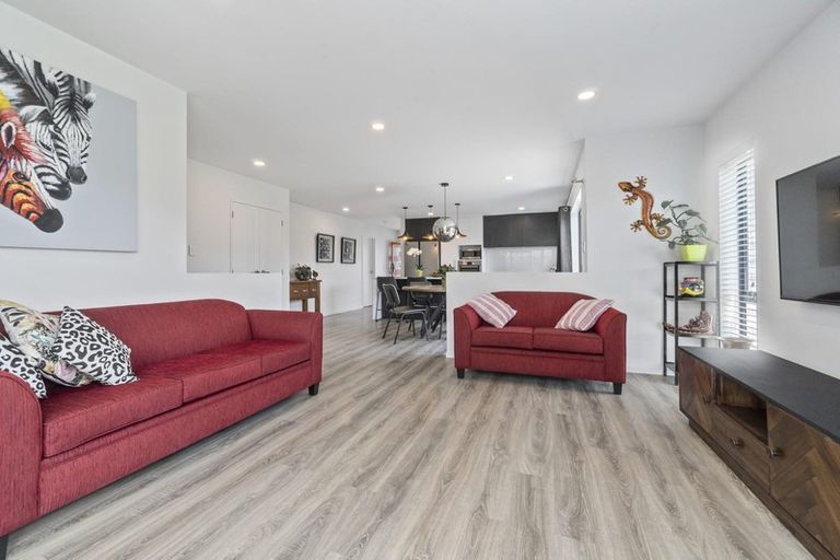 Photo of property in 6 Dida Park Drive, Kumeu, 0810