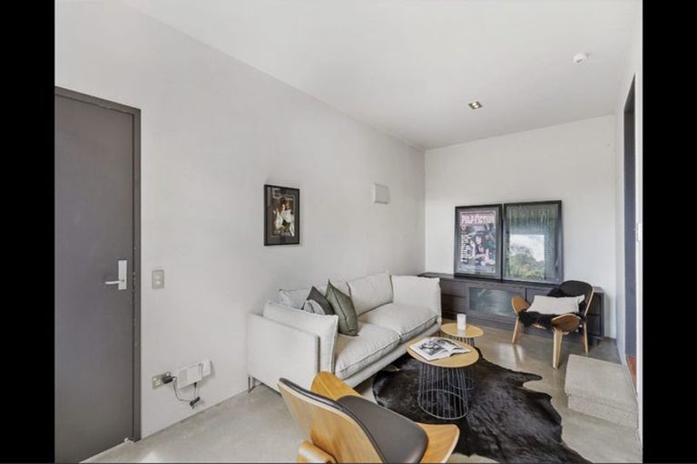 Photo of property in 2a/2 Covil Avenue, Te Atatu South, Auckland, 0610