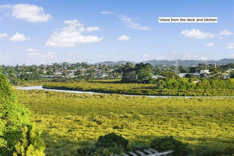 Photo of property in 17 Edgerton Road, Te Atatu Peninsula, Auckland, 0610