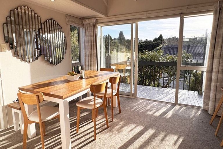 Photo of property in 8 Langstone Place, Chatswood, Auckland, 0626