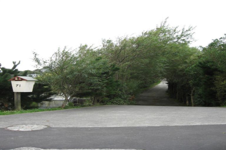 Photo of property in 71 Glanmire Road, Newlands, Wellington, 6037